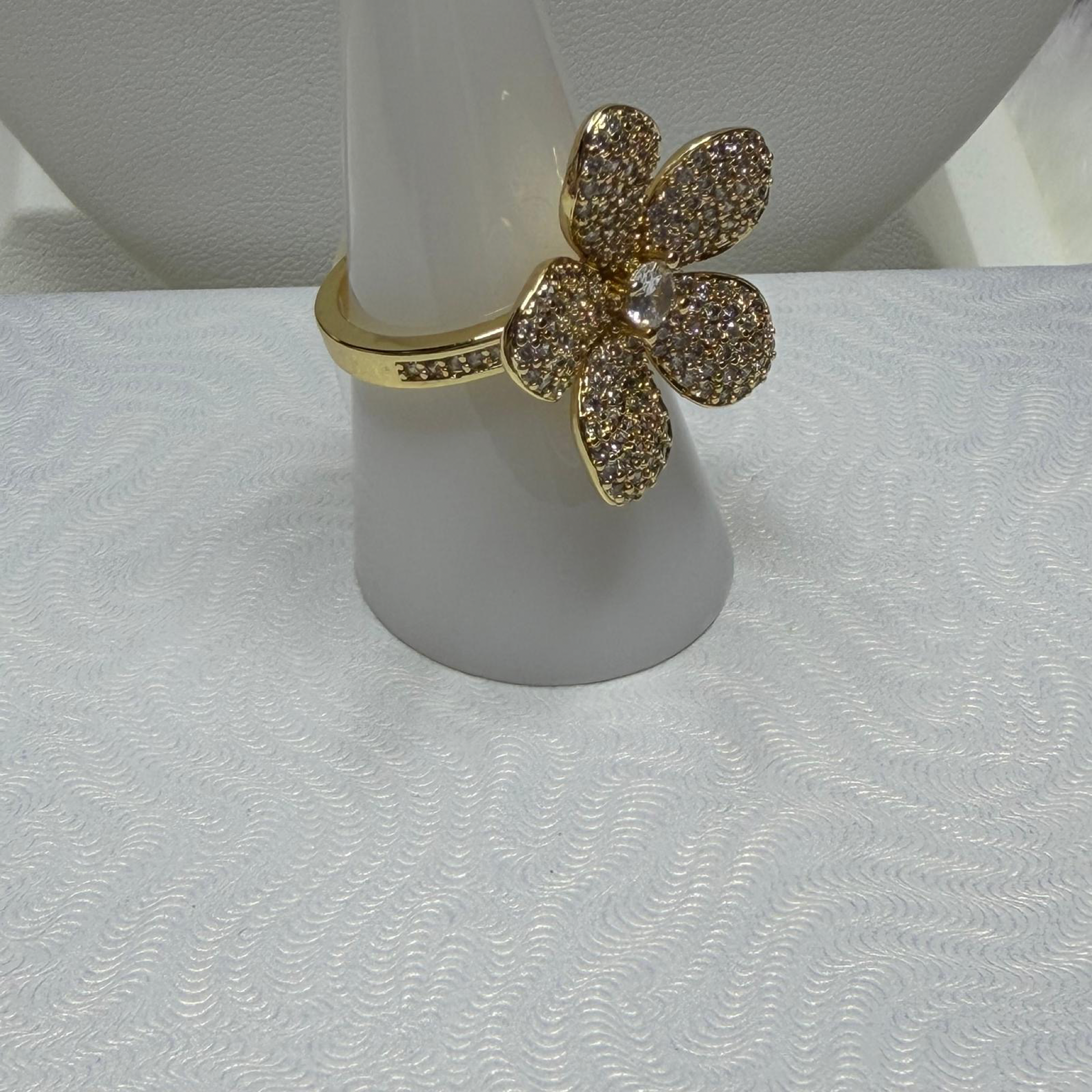 Anillo Flor Ajustable con Zirconias