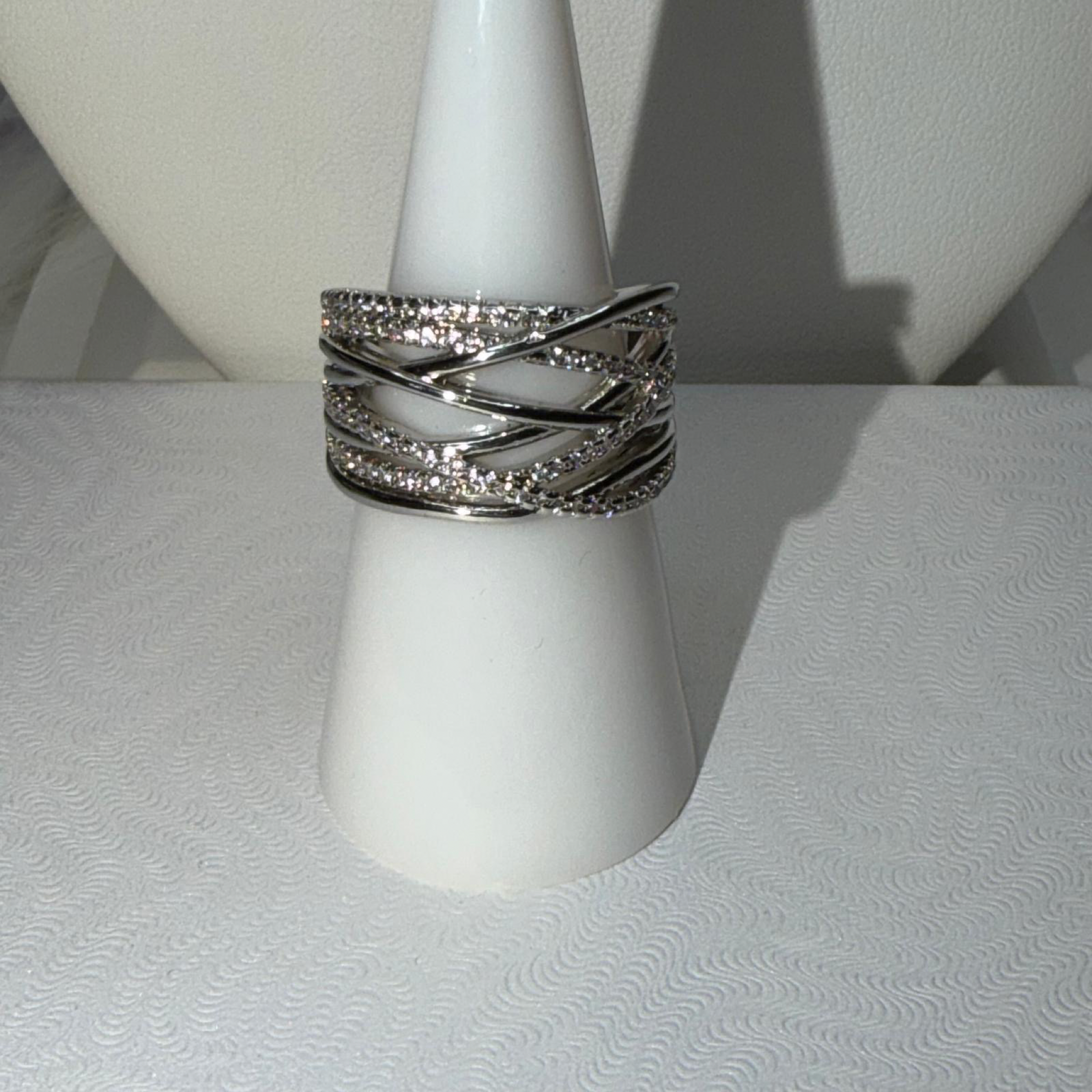 Anillo Cruzado con Zirconias
