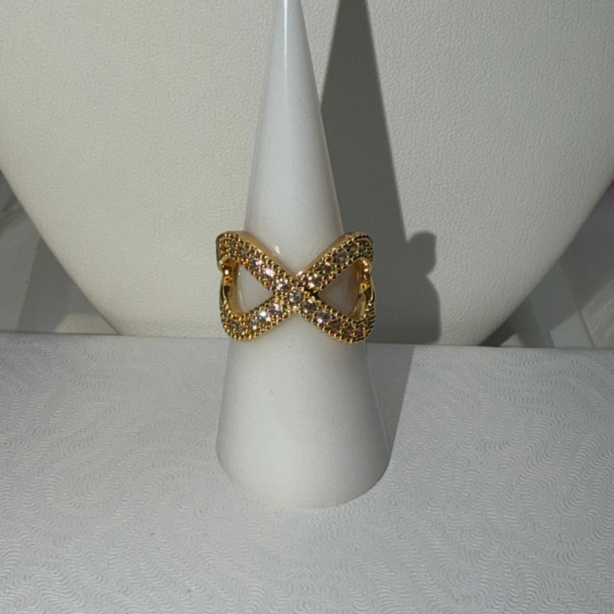 Anillo Infinito Ajustable con Zirconias