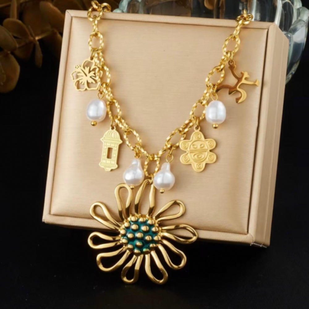 Collar Floral Elegance