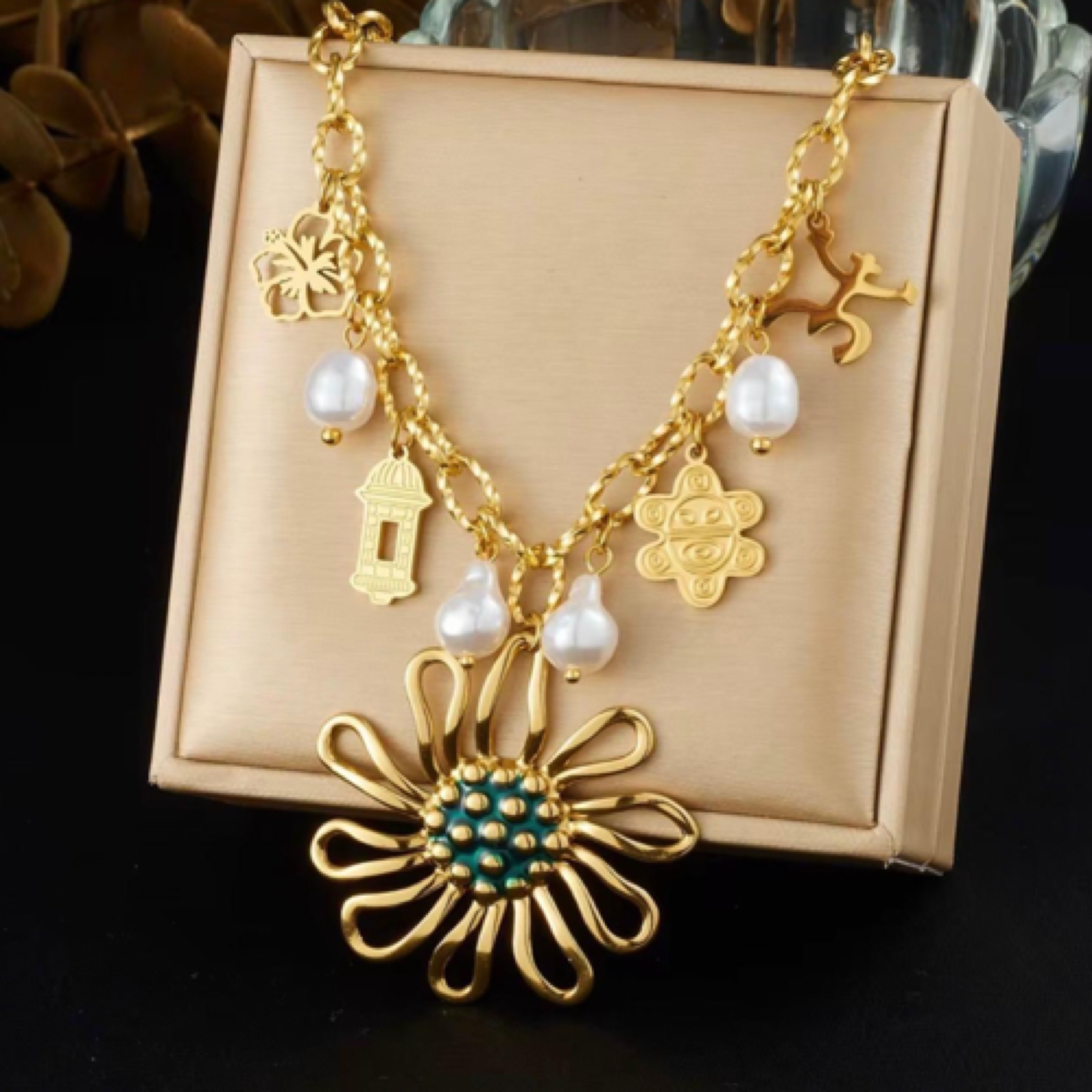 Collar Floral Elegance