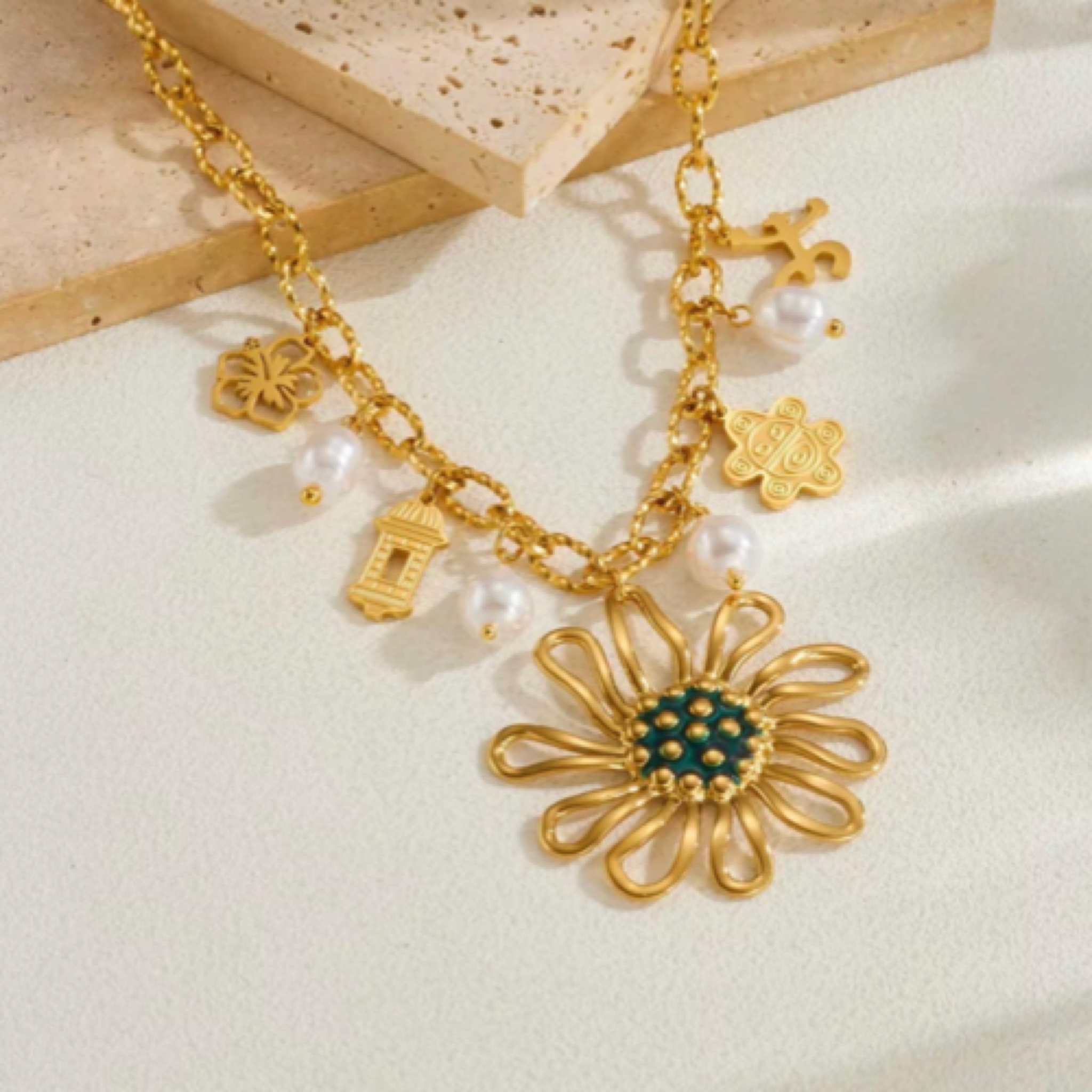 Collar Floral Elegance