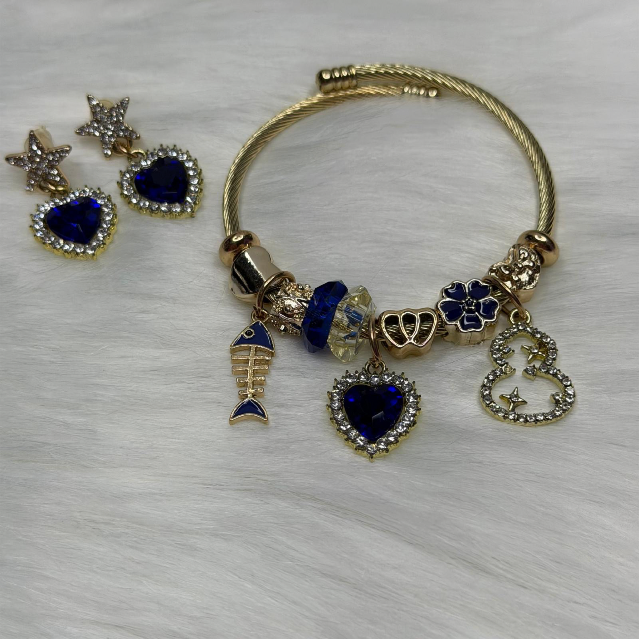 Set de Pulsera con Charms y Aretes