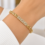 Pulsera Dorada con Detalles Geométricos y Brillo
