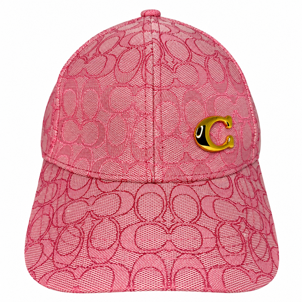 Gorra Rosada con Estampado de Monograma y Detalle Dorado