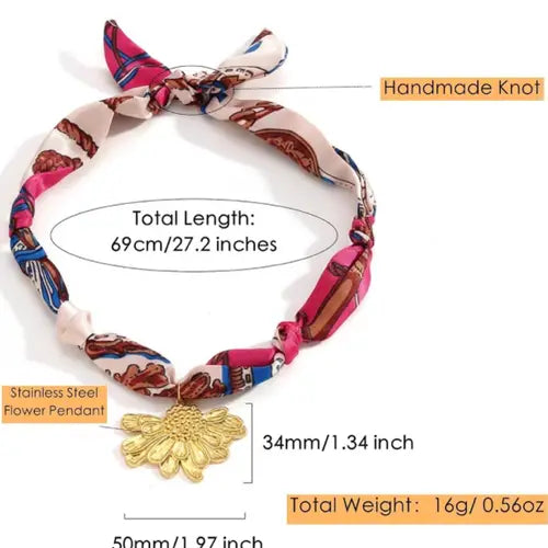 Collar de Seda con Diseño Floral